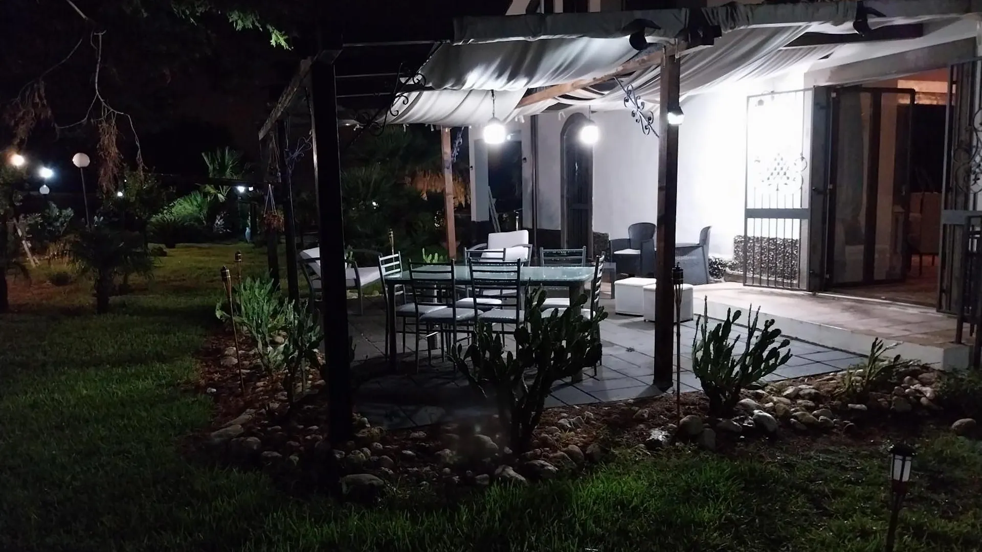 Luxury B&B Le Rocce Villasmundo Bed & Breakfast