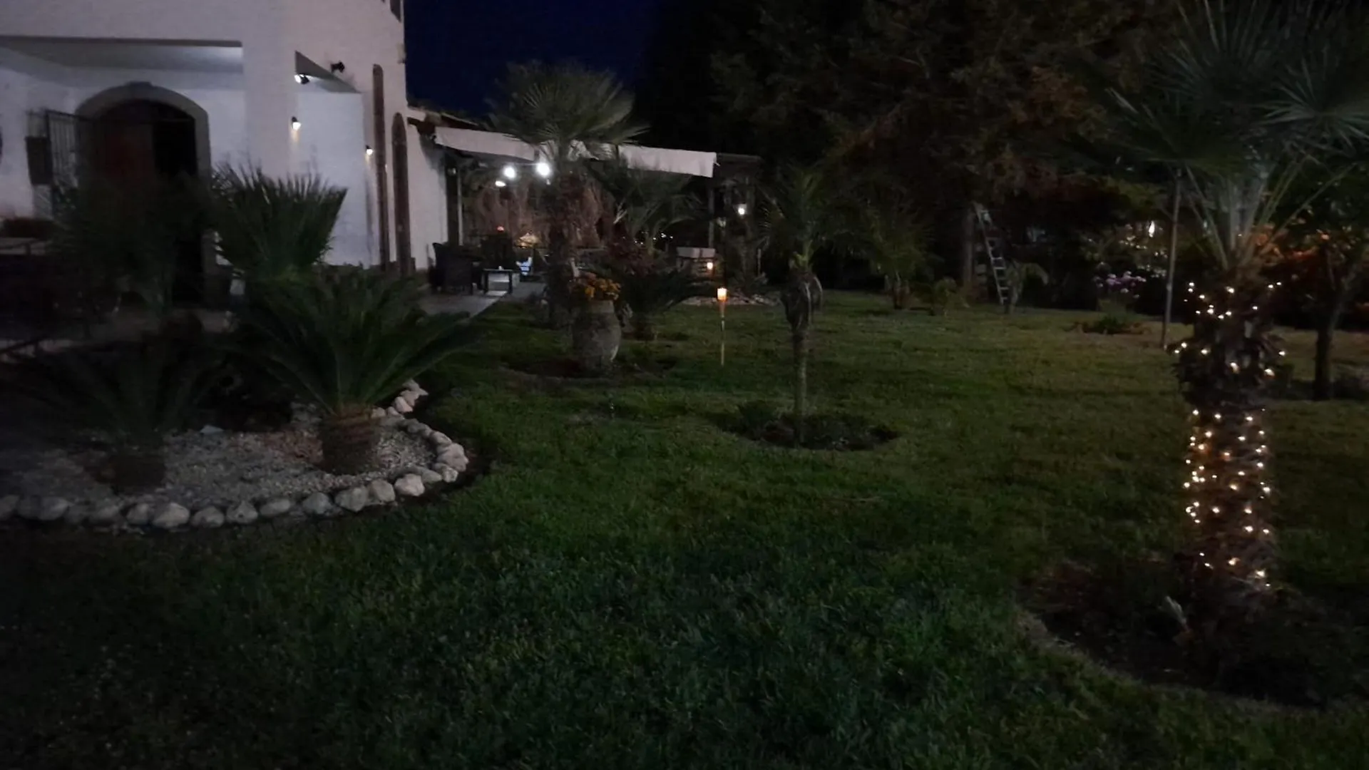 Luxury B&B Le Rocce Villasmundo 0*,