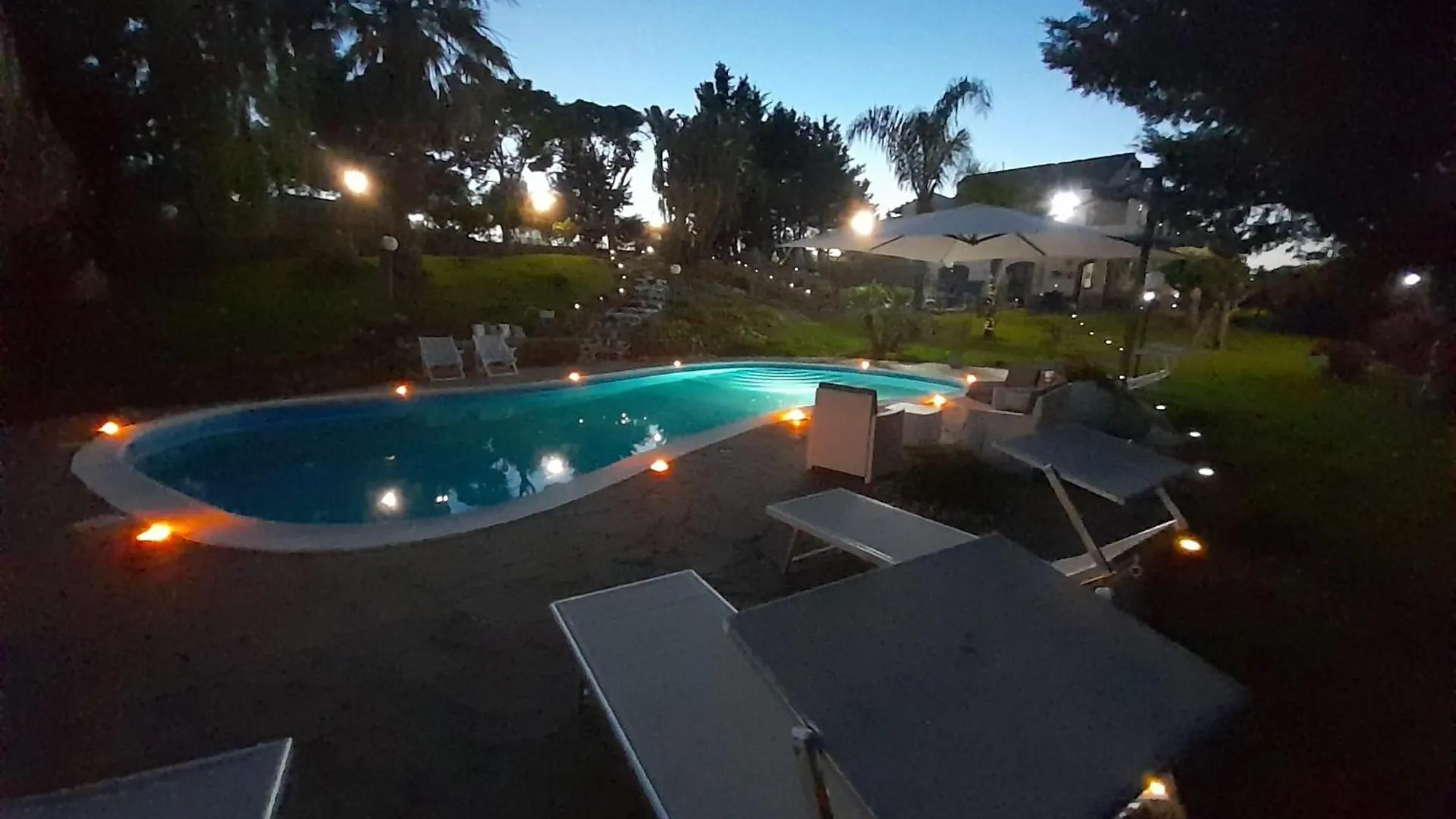 Luxury B&B Le Rocce contacts